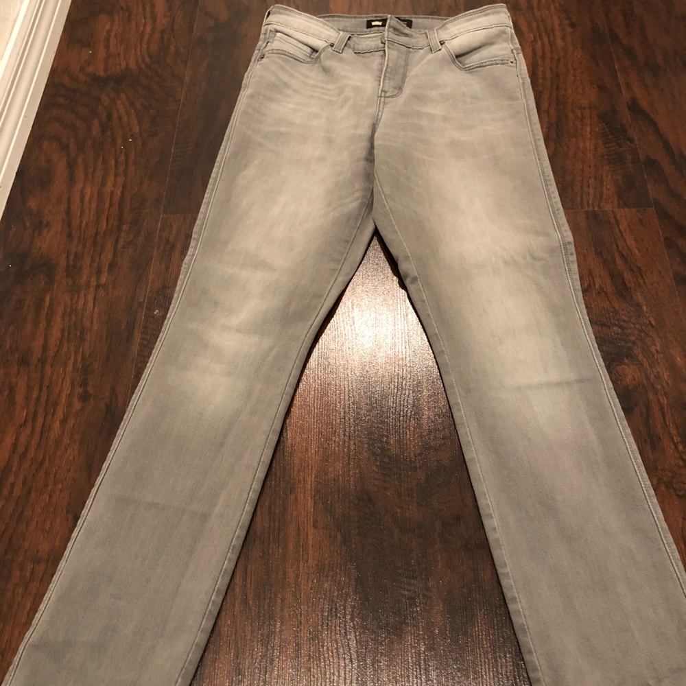 Levis Jeans Flatters & Flaunts Skinny Leg Gray
